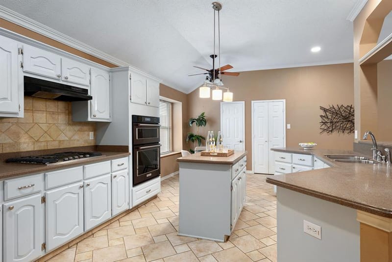 806 Green Apple Drive, Garland TX 75044 - Photo 6