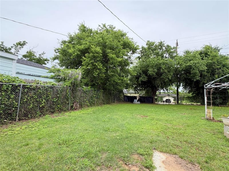 605 E Morton Street, Denison TX 75021 - Photo 13