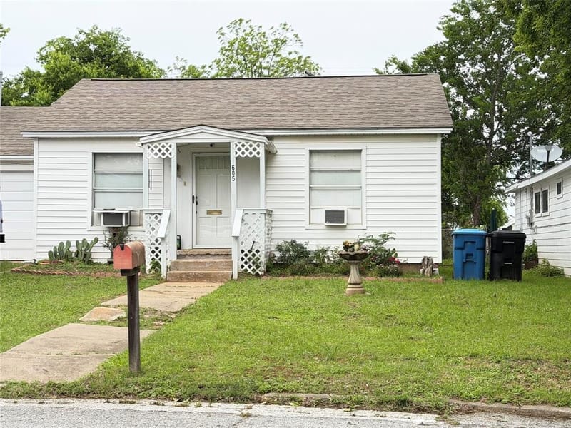 605 E Morton Street, Denison TX 75021