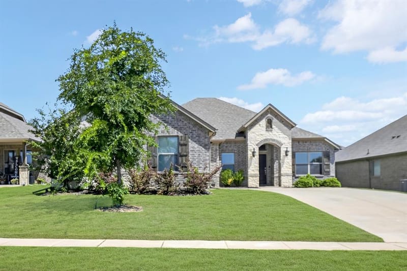 136 Gleeson Drive, Red Oak TX 75154 - Photo 2