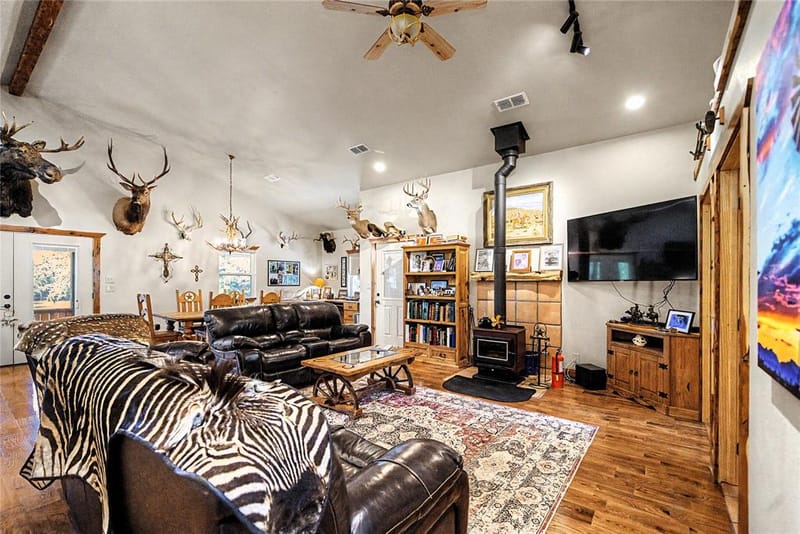 9439 County Road 103, Whitesboro TX 76273 - Photo 5