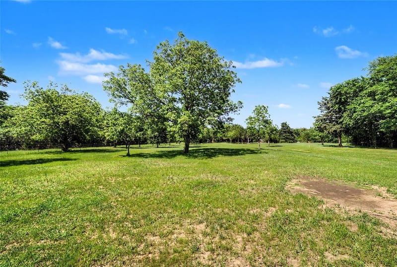 9439 County Road 103, Whitesboro TX 76273 - Photo 18