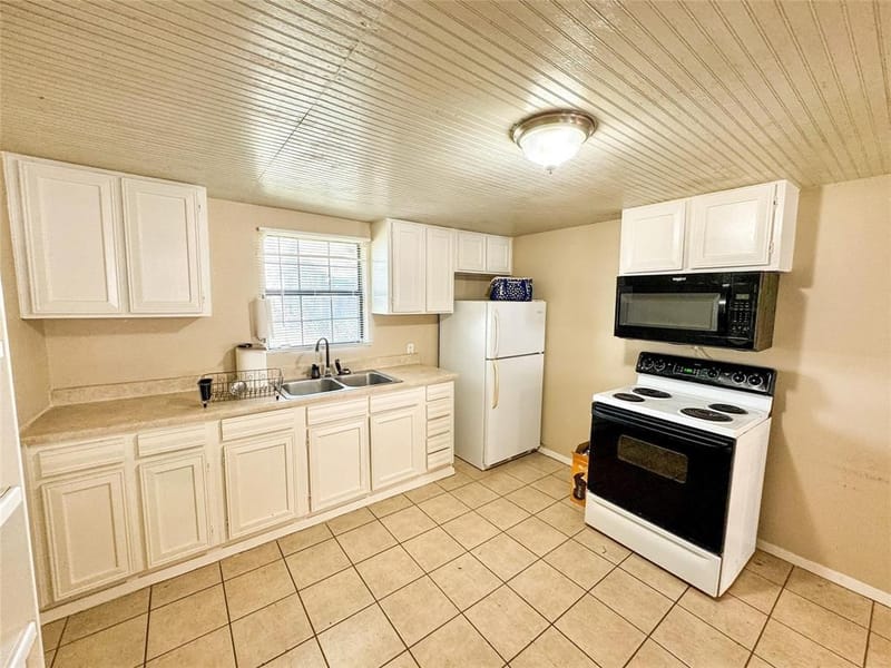 420 S Lillian Street, Stephenville TX 76401 - Photo 6