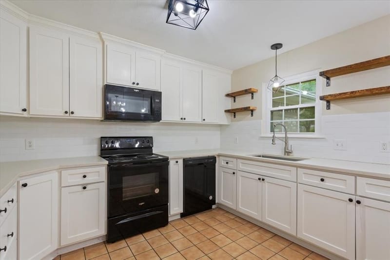 1004 Tillamook Street, Hewitt TX 76643 - Photo 13
