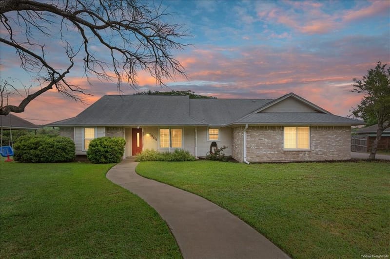 1004 Tillamook Street, Hewitt TX 76643