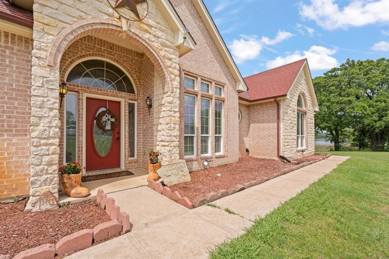 1701 W Lake Shore Drive, Alvarado TX 76009 - Photo 4