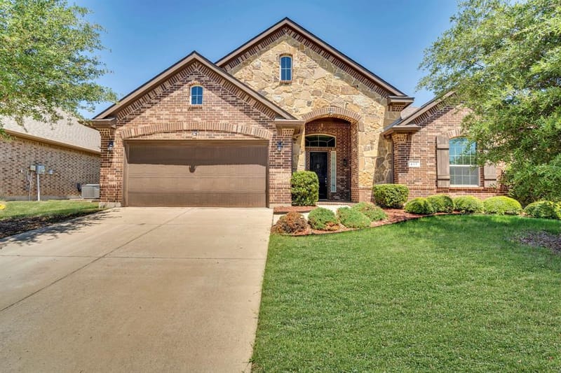 417 Ashlawn Drive, Midlothian TX 76065