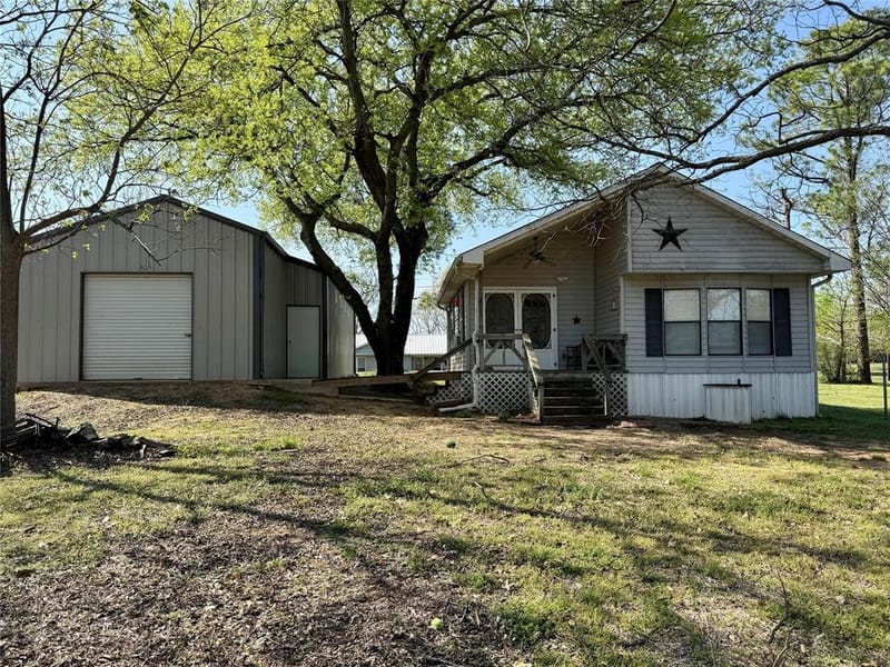 306 Oak Street, Nocona TX 76255 - Photo 2