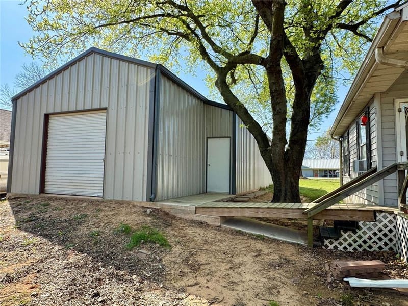 306 Oak Street, Nocona TX 76255 - Photo 3