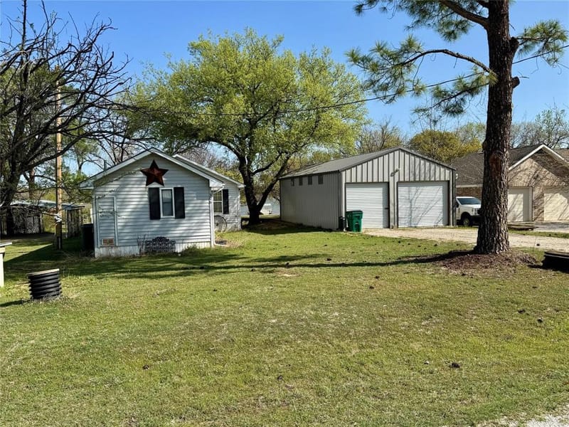 306 Oak Street, Nocona TX 76255 - Photo 4