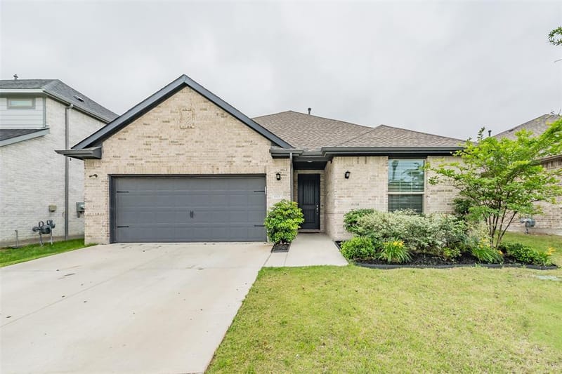 601 Bethpage Drive, Red Oak TX 75154 - Photo 2