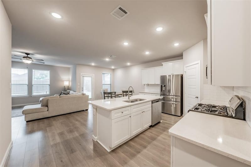 601 Bethpage Drive, Red Oak TX 75154 - Photo 4