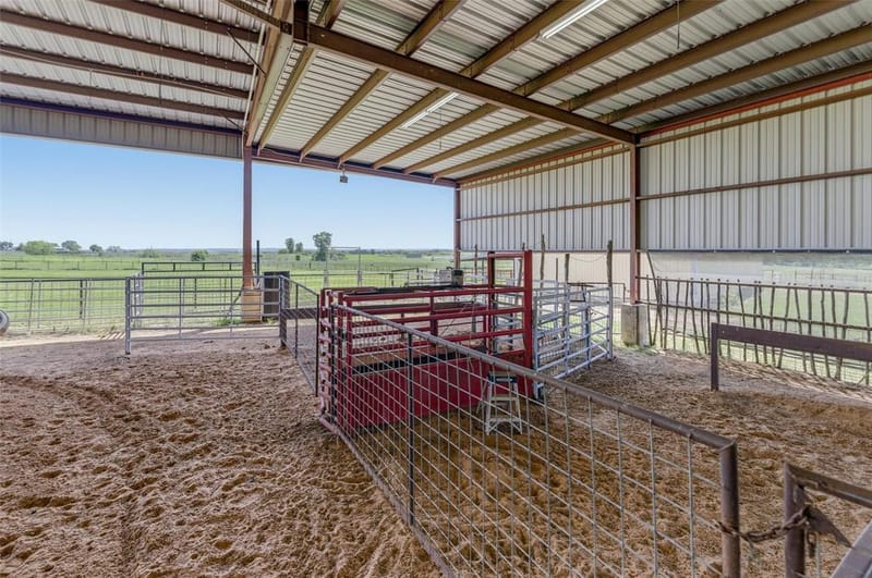 911 Mcvoid Road, Springtown TX 76082 - Photo 26