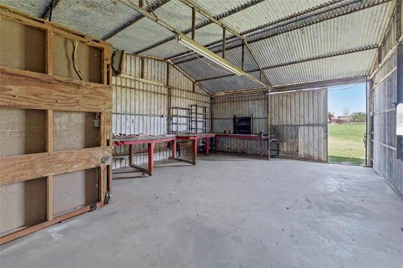 911 Mcvoid Road, Springtown TX 76082 - Photo 36
