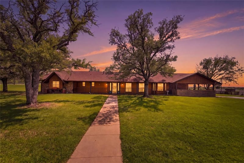 911 Mcvoid Road, Springtown TX 76082