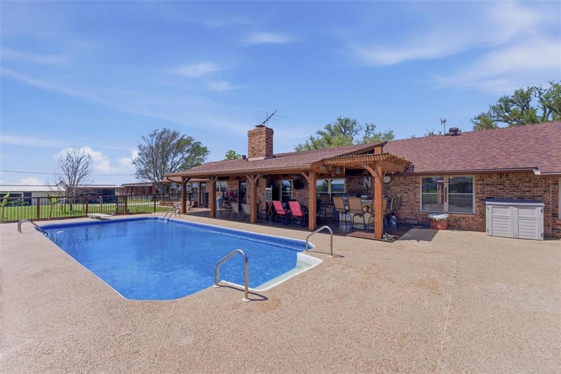 911 Mcvoid Road, Springtown TX 76082 - Photo 20
