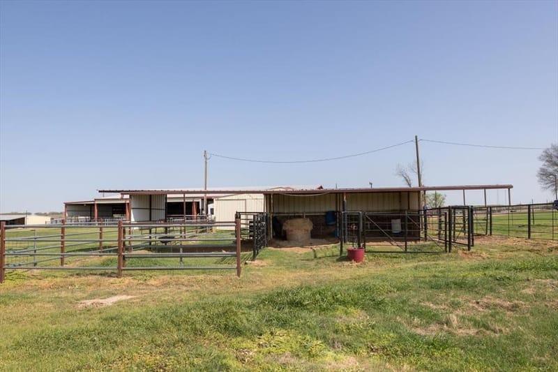 911 Mcvoid Road, Springtown TX 76082 - Photo 33