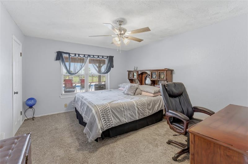 911 Mcvoid Road, Springtown TX 76082 - Photo 14