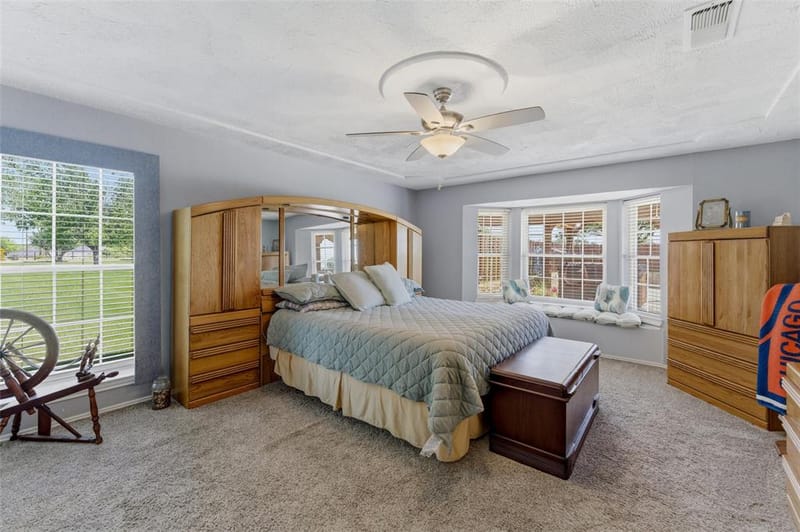 911 Mcvoid Road, Springtown TX 76082 - Photo 11