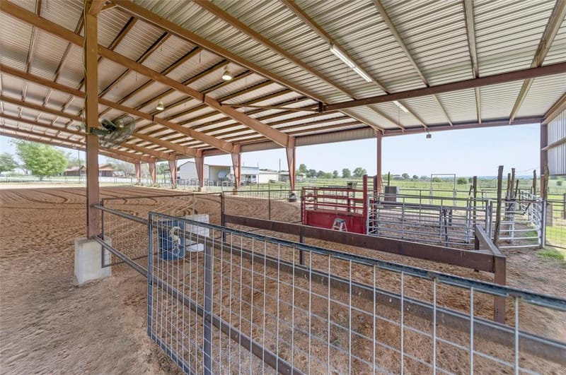 911 Mcvoid Road, Springtown TX 76082 - Photo 25