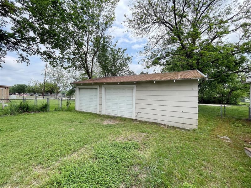 1624 Roy Street, Gainesville TX 76240 - Photo 8