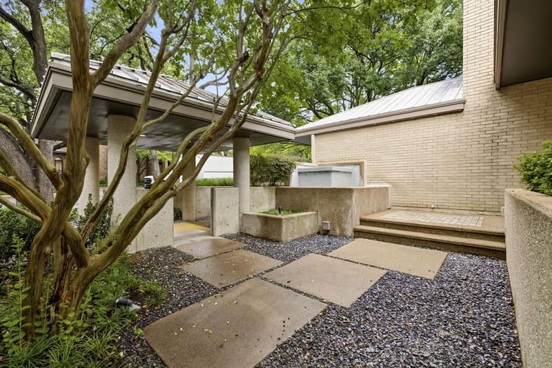 9 Hallshire Court, Dallas TX 75225 - Photo 2