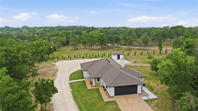 1070 Diamond Oaks Road, Stephenville TX 76401 - Photo 3