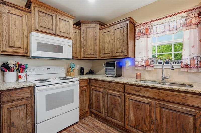 508 Simpson Drive, Sherman TX 75092 - Photo 10