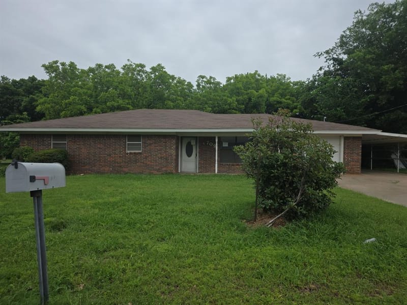 709 Lee Street, Bowie TX 76230 - Photo 2