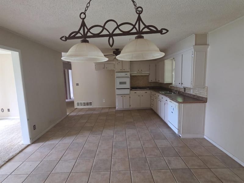 709 Lee Street, Bowie TX 76230 - Photo 16