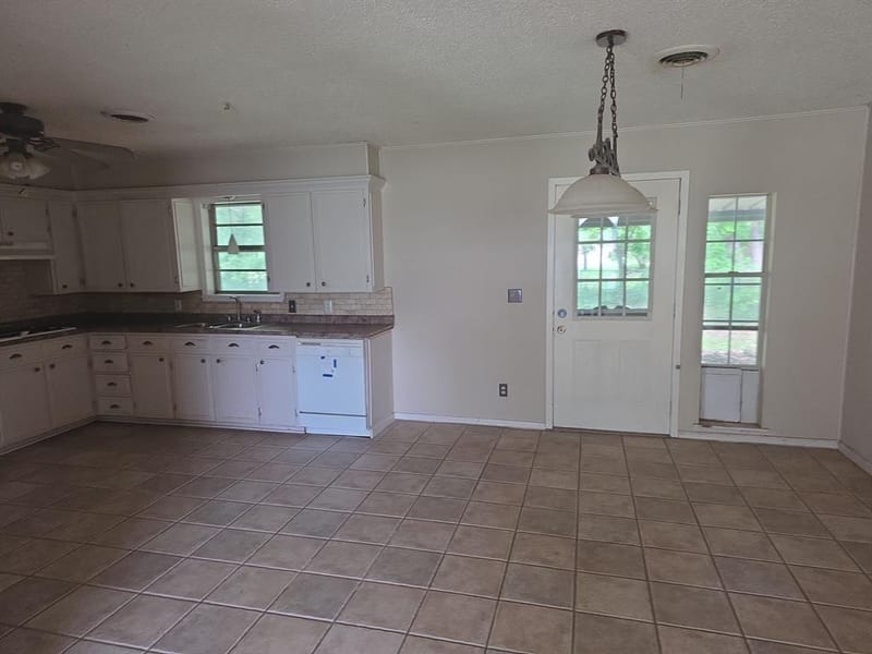 709 Lee Street, Bowie TX 76230 - Photo 9