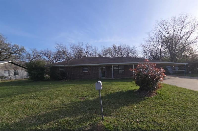 709 Lee Street, Bowie TX 76230 - Photo 34