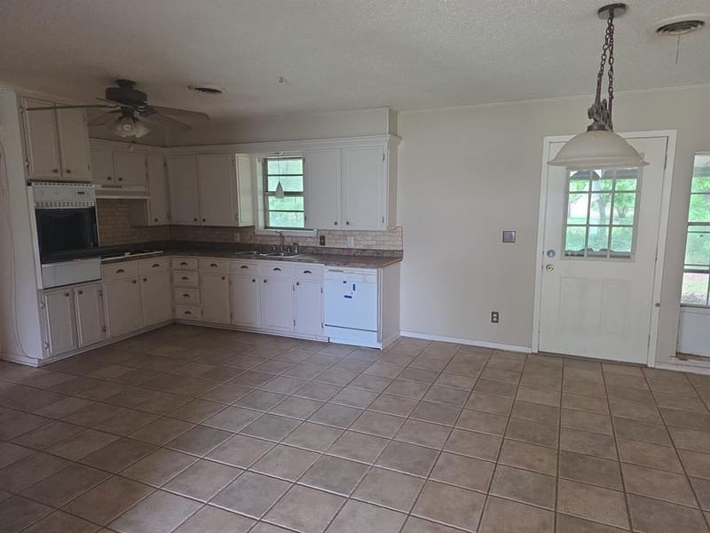 709 Lee Street, Bowie TX 76230 - Photo 10