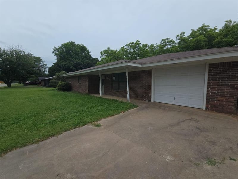709 Lee Street, Bowie TX 76230 - Photo 33