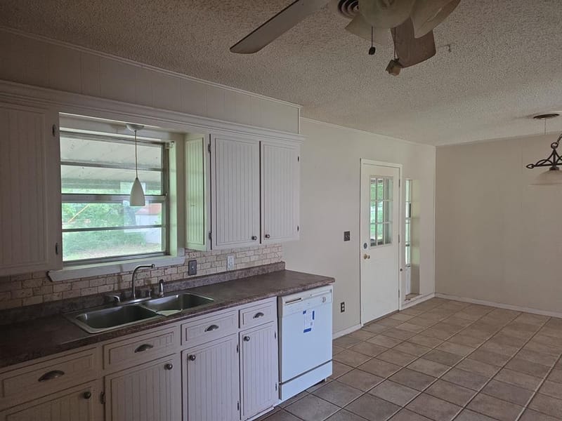 709 Lee Street, Bowie TX 76230 - Photo 11