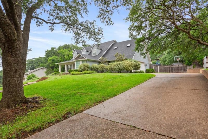 402 Shadow Mountain Drive, Woodway TX 76712 - Photo 2