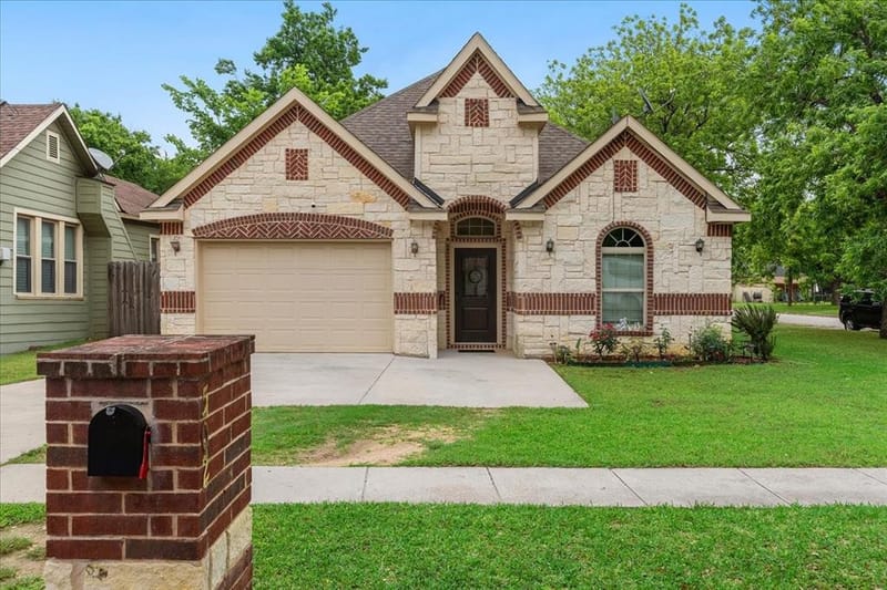 502 Ritchey Street, Gainesville TX 76240 - Photo 3