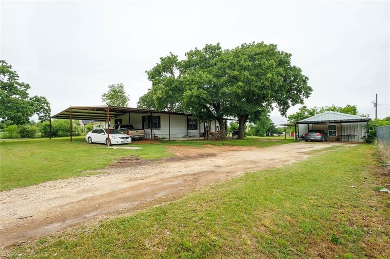 5716 Thousand Oaks Drive, Joshua TX 76058 - Photo 2