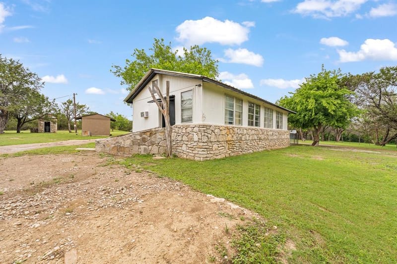 6677 County Road 2008, Glen Rose TX 76043 - Photo 32