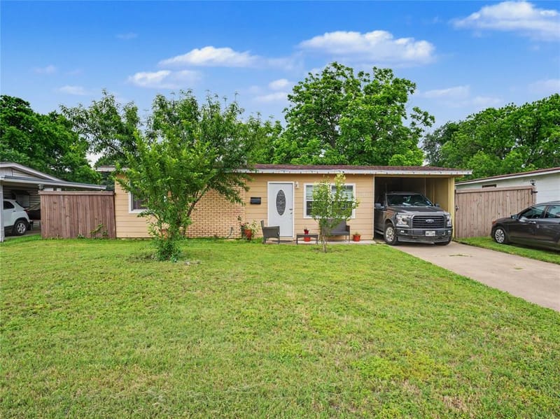 1217 California Parkway S, Fort Worth TX 76134 - Photo 2