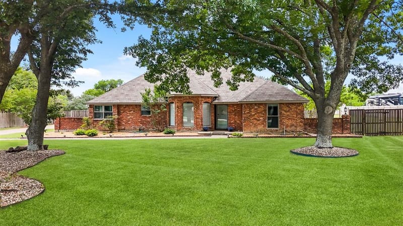 909 Valley View Avenue, Red Oak TX 75154