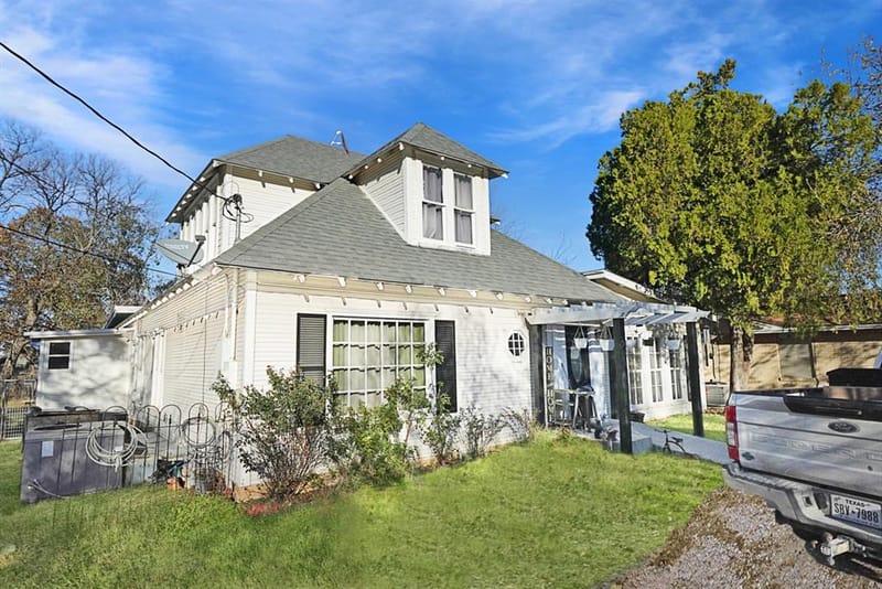 241 W Ross Avenue, De Leon TX 76444