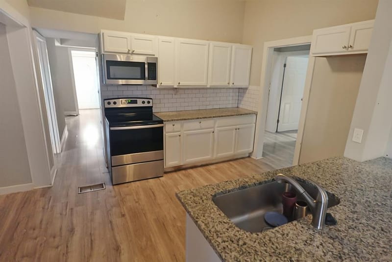 241 W Ross Avenue, De Leon TX 76444 - Photo 4