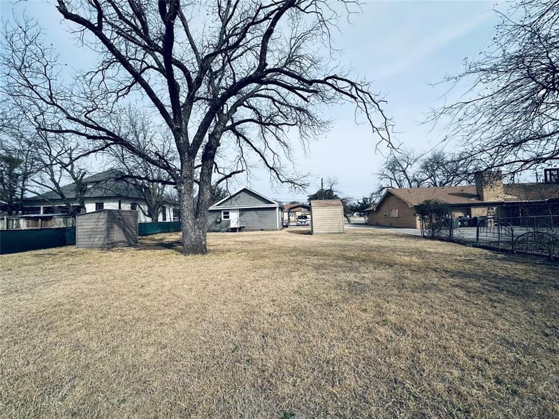 506 W Grand Avenue, Comanche TX 76442 - Photo 22