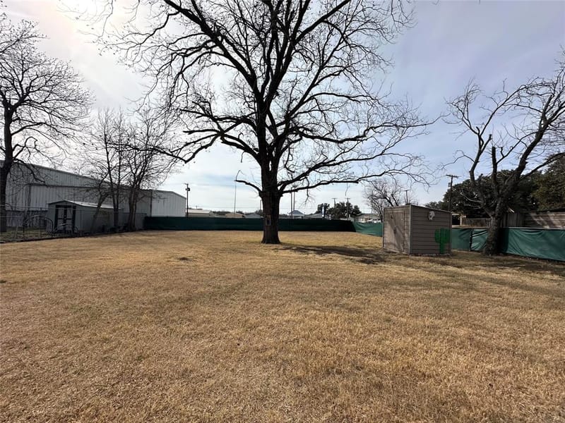 506 W Grand Avenue, Comanche TX 76442 - Photo 20