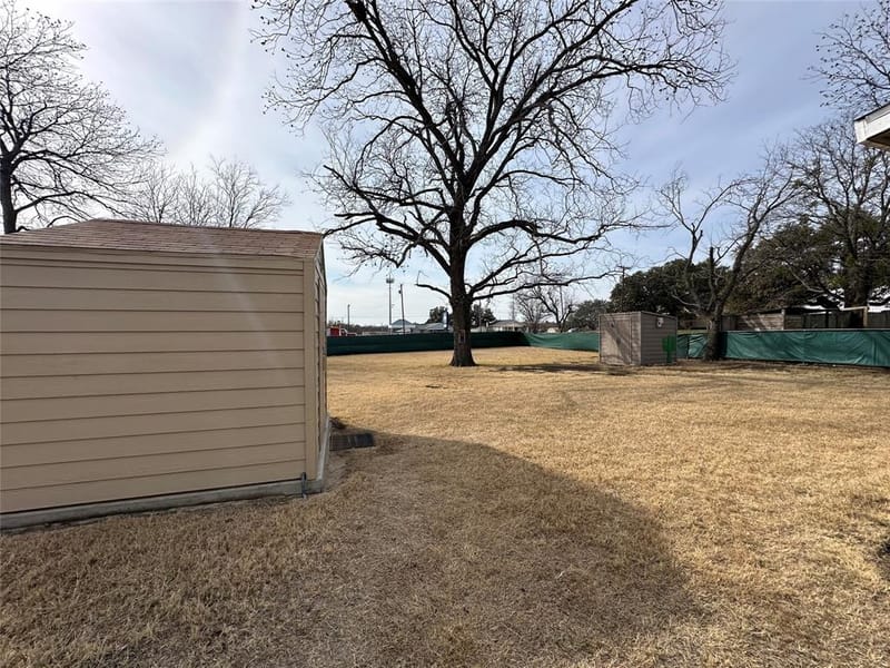 506 W Grand Avenue, Comanche TX 76442 - Photo 21