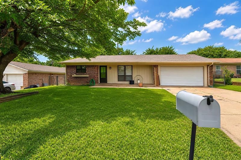 805 Long Drive, Mineral Wells TX 76067 - Photo 2