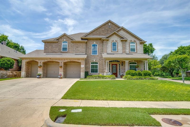 2952 Masters Court S, Burleson TX 76028 - Photo 2