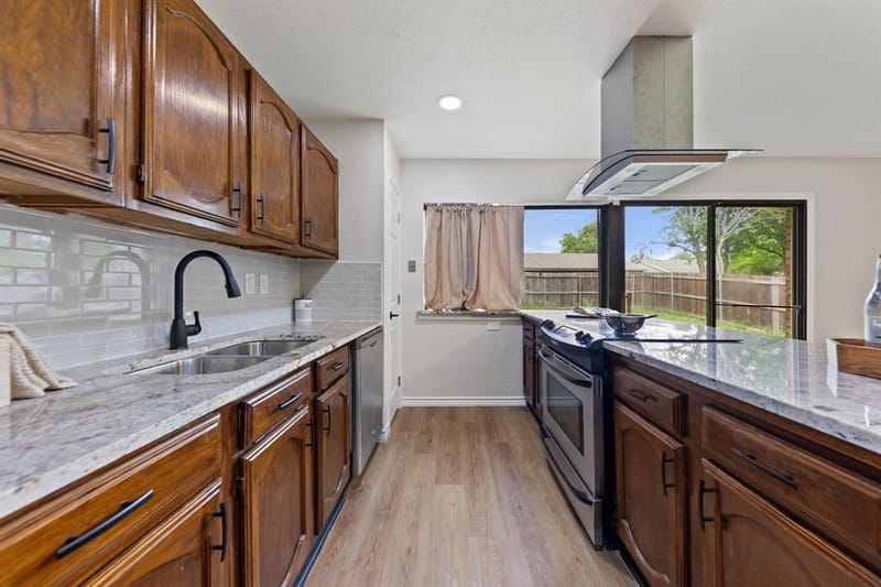 809 Levelland Drive, Arlington TX 76017 - Photo 9