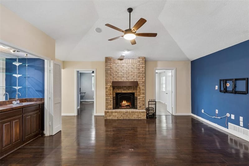 801 Country Club Place, Grand Prairie TX 75052 - Photo 7